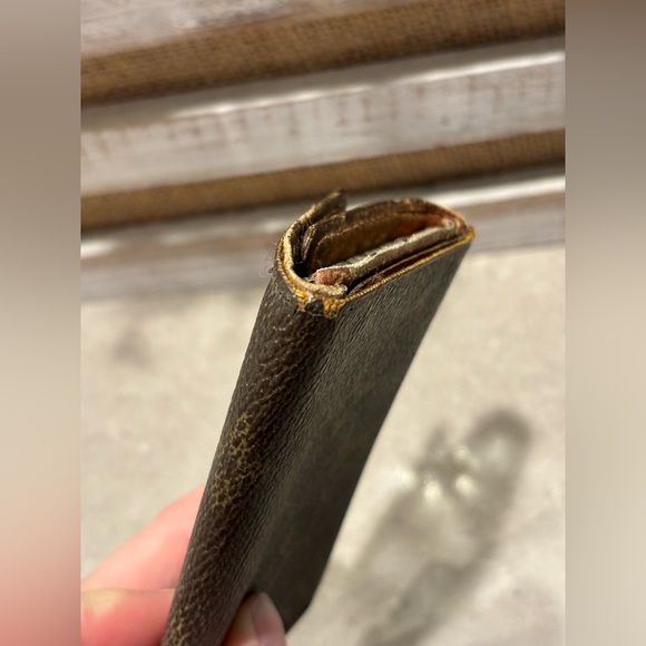 Louis Vuitton Monogram Key Holder - Picture 11 of 15